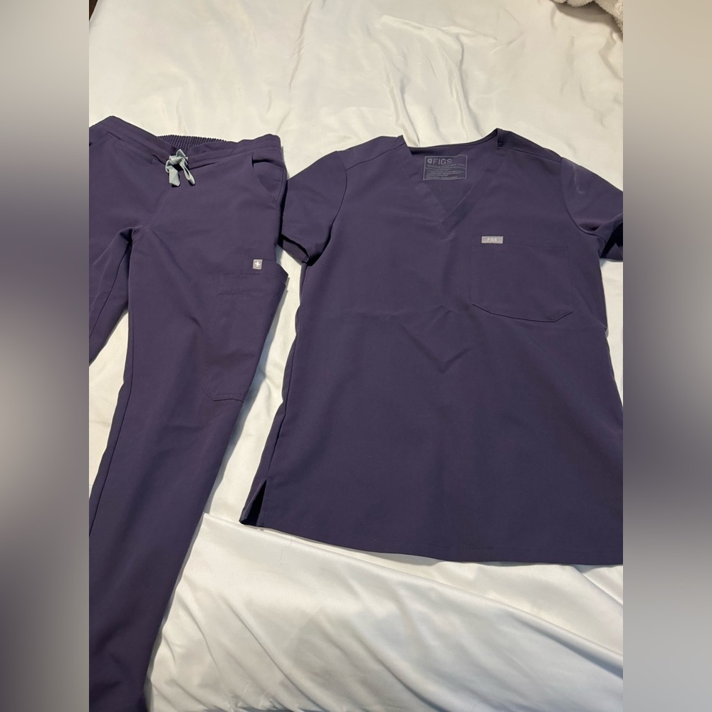 FIGS PURPLE SHADOW SCRUBS TOP AND BOTTOM SET